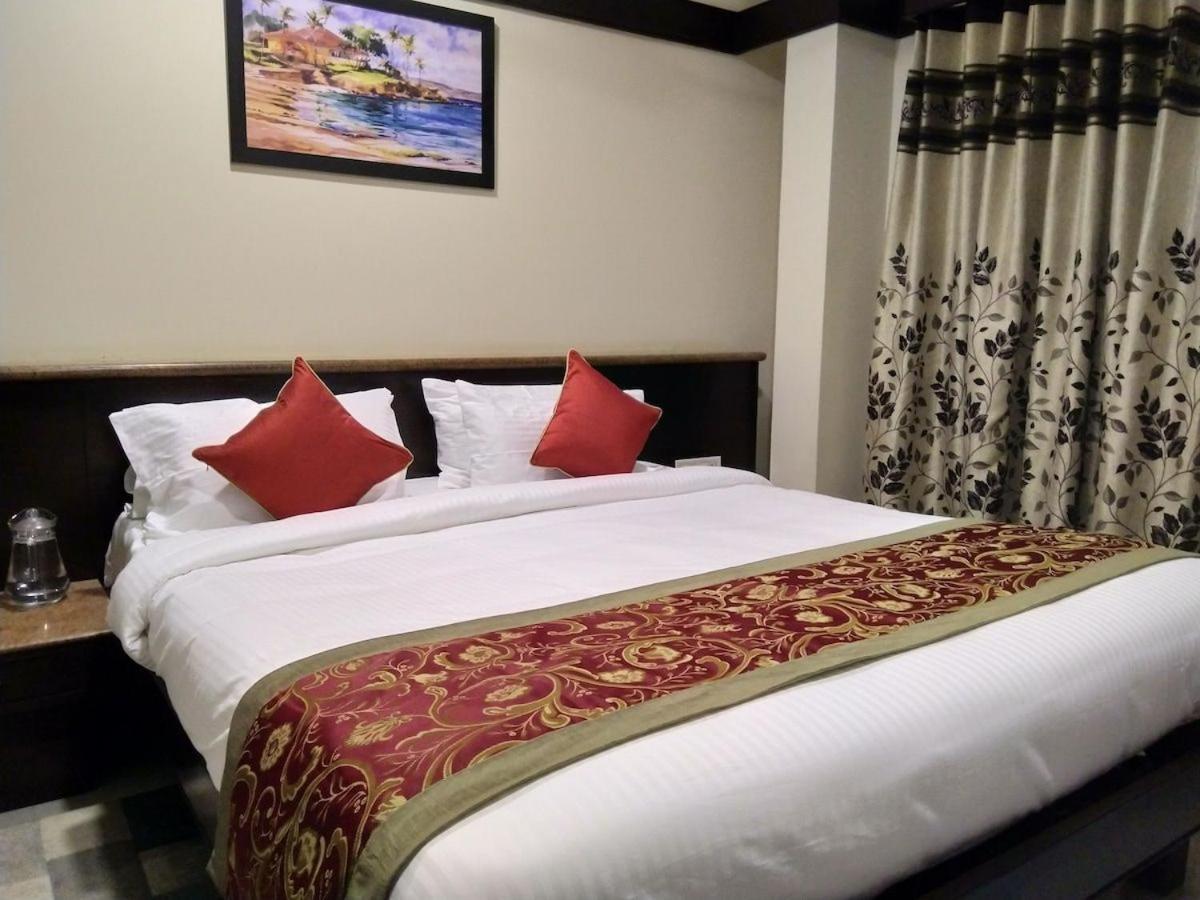 S R Plaza At Delhi Airport Hotell New Delhi Eksteriør bilde